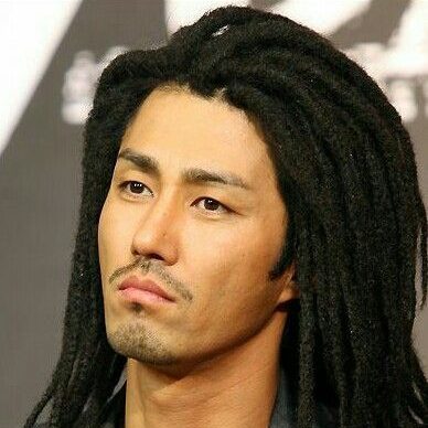 Natural Freeform Dreadlock Hairstyle For Asian Men