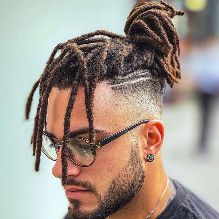 Short Dreadlock Hairstyle For Confident Men